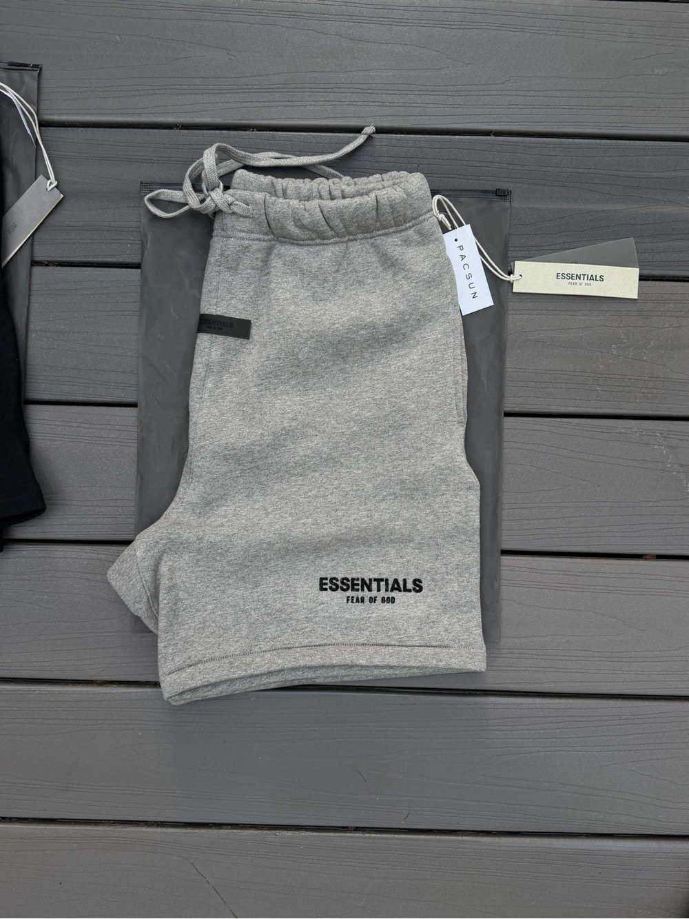 ESSENTIALS by Fear of God Men’s Gray Drawstring Shorts size small